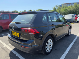 2017 Volkswagen Tiguan 2.0 Tdi S SUV 5dr Diesel Manual Euro 6 (s/s) (150 Ps) in Black — image 4