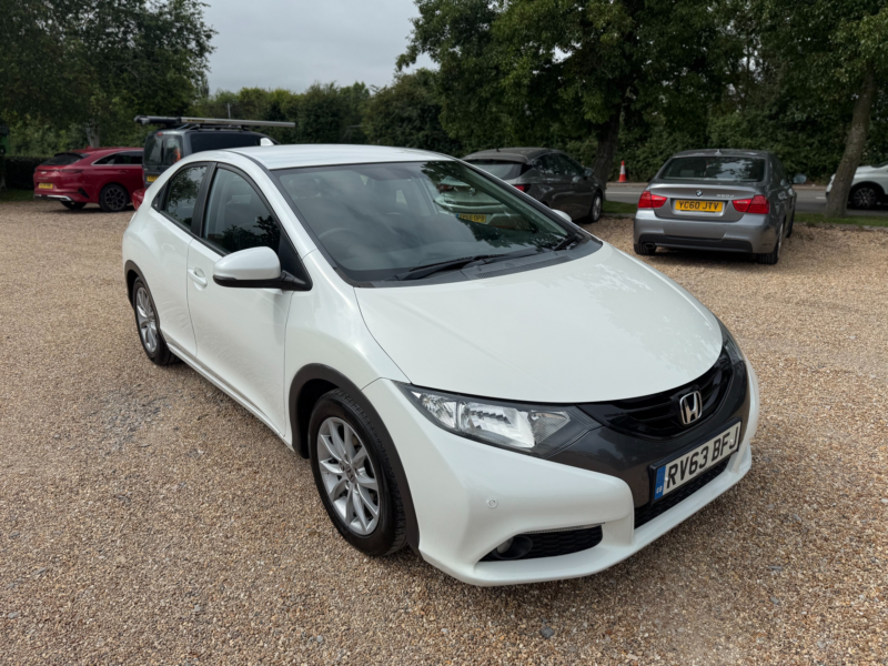 2013 Honda Civic 1.8 I-Vtec Ex Hatchback 5dr Petrol Auto Euro 5 (142 Ps) Automatic in White — image 1