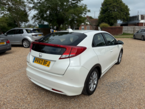 2013 Honda Civic 1.8 I-Vtec Ex Hatchback 5dr Petrol Auto Euro 5 (142 Ps) Automatic in White — image 3