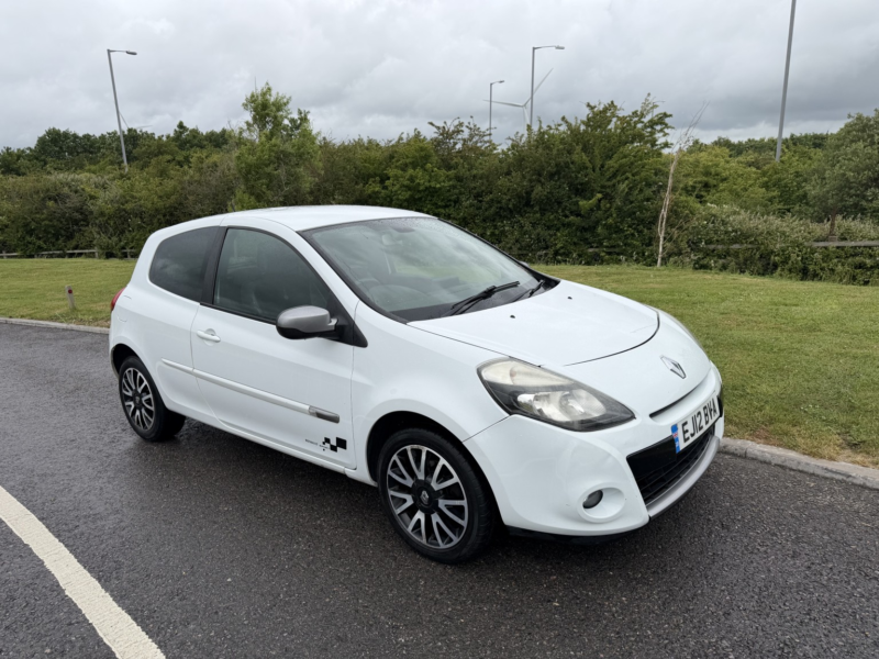 2012 Renault Clio 1.5 Dci Gt Line Tomtom in White — image 1
