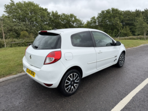 2012 Renault Clio 1.5 Dci Gt Line Tomtom in White — image 3