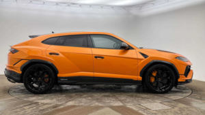 2023 Lamborghini Urus 4.0 V8 Biturbo Performante in Orange — image 3