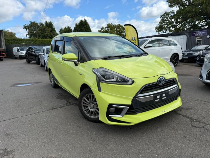 2015 Toyota Sienta in Yellow — image 1