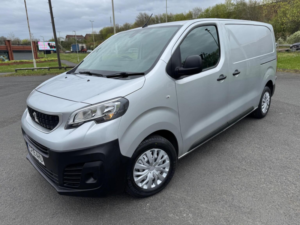 2019 Peugeot Expert 2.0 Bluehdi 1400 Professional Standard Panel Van Mwb Euro 6 (s/s) 6dr in Silver — image 3