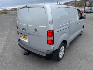 2019 Peugeot Expert 2.0 Bluehdi 1400 Professional Standard Panel Van Mwb Euro 6 (s/s) 6dr in Silver — image 4