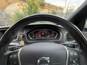 2016 Volvo V40 2.0 T2 R-Design Euro 6 (s/s) 5dr in Blue — image 5