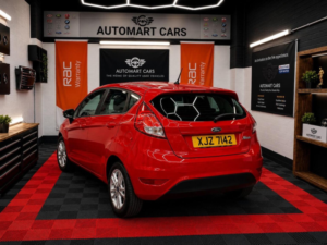 2015 Ford Fiesta 1.25 Zetec Euro 6 5dr in Red — image 4