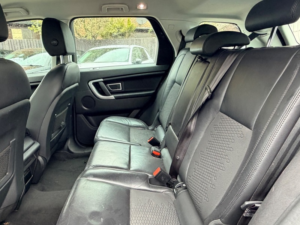 2017 Land Rover Discovery Sport Td4 Se in Red — image 2
