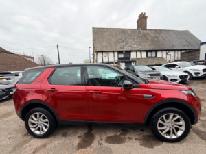 2017 Land Rover Discovery Sport Td4 Se in Red — image 4