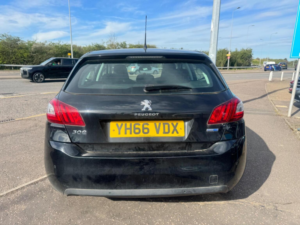 2016 Peugeot 308 2.0 Bluehdi Allure Euro 6 (s/s) 5dr in Black — image 5