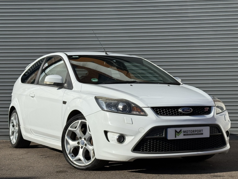 2009 Ford Focus 2.5 Siv St-2 in White — image 1