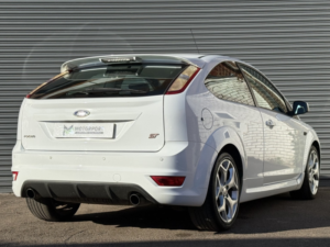 2009 Ford Focus 2.5 Siv St-2 in White — image 3