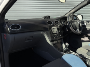 2009 Ford Focus 2.5 Siv St-2 in White — image 6