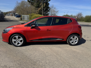 2016 Renault Clio 1.5 Dynamique Medianav Dci 90 Stop & Start in Red — image 3