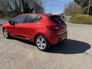 2016 Renault Clio 1.5 Dynamique Medianav Dci 90 Stop & Start in Red — image 4