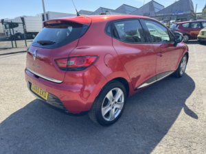 2016 Renault Clio 1.5 Dynamique Medianav Dci 90 Stop & Start in Red — image 6