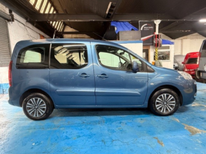 2012 Peugeot Partner Tepee 1.6 Hdi Tepee S in Blue — image 5