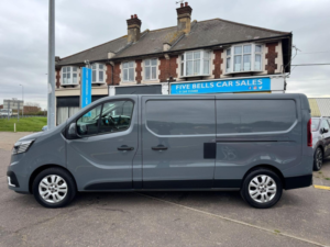 2022 Renault Trafic 2.0 Dci Blue Ll30 Sport L2 H1 Euro 6 (s/s) 5dr in Grey — image 2