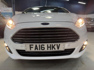 2016 Ford Fiesta 1.0 Zetec Euro 6 (s/s) 3dr in White — image 4