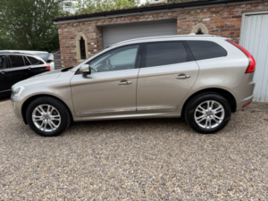 2014 Volvo Xc60 2.4 Se Lux D4 AWD (181hp) in Gold — image 4