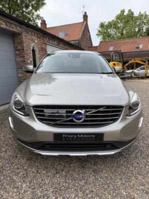 2014 Volvo Xc60 2.4 Se Lux D4 AWD (181hp) in Gold — image 6