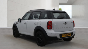 2014 MINI Countryman 1.6 Cooper D Countryman in White — image 3