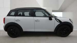 2014 MINI Countryman 1.6 Cooper D Countryman in White — image 6