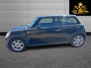 2011 MINI Hatch 1.6 Cooper Hatch in Black — image 4