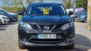 2016 Nissan Qashqai 1.5 Dci Acenta 2WD Euro 6 (s/s) 5dr in Black — image 4