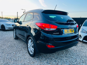 2010 Hyundai Ix35 2.0 Crdi Premium 4WD Euro 5 5dr in Black — image 2