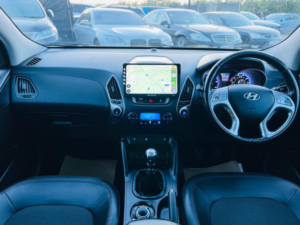 2010 Hyundai Ix35 2.0 Crdi Premium 4WD Euro 5 5dr in Black — image 3