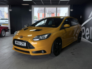 2012 Ford Focus 2.0t Ecoboost St-2 Euro 5 (s/s) 5dr in Yellow — image 3
