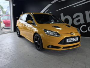 2012 Ford Focus 2.0t Ecoboost St-2 Euro 5 (s/s) 5dr in Yellow — image 5