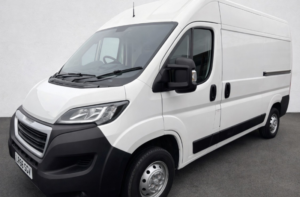 2018 Peugeot Boxer 2.0 Bluehdi Professional L2h2 335 Eu6 Ulez in White — image 2