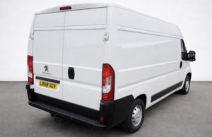 2018 Peugeot Boxer 2.0 Bluehdi Professional L2h2 335 Eu6 Ulez in White — image 3