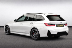 2024 BMW 3 Series 2.0 320i M Sport Touring in White — image 4