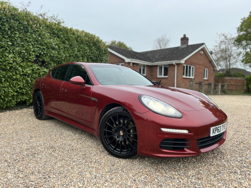 2013 Porsche Panamera 3.0 D V6 in Red — image 1