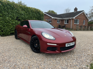 2013 Porsche Panamera 3.0 D V6 in Red — image 2
