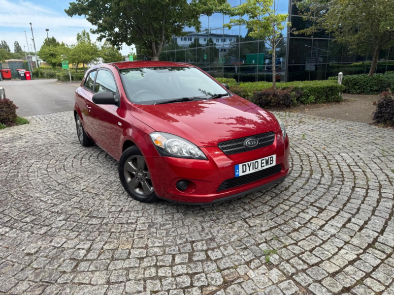 2010 Kia Proceed 1.4 Strike 3dr in Red — image 1