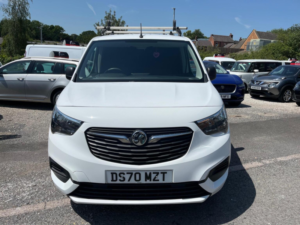 2020 Vauxhall Combo 1.5 Turbo D 2300 Sportive L1 H1 Euro 6 4dr in White — image 5