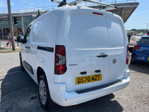 2020 Vauxhall Combo 1.5 Turbo D 2300 Sportive L1 H1 Euro 6 4dr in White — image 6
