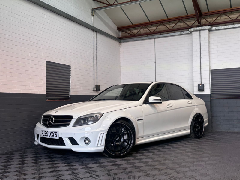 2009 Mercedes-Benz C Class 6.3 C63 V8 Amg Saloon 4dr Petrol G-Tronic Euro 4 (457 Ps) in White — image 1