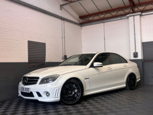 2009 Mercedes-Benz C Class 6.3 C63 V8 Amg Saloon 4dr Petrol G-Tronic Euro 4 (457 Ps) in White — image 2