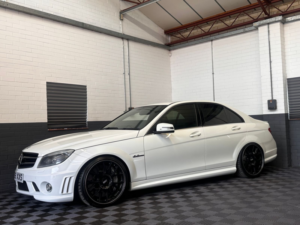 2009 Mercedes-Benz C Class 6.3 C63 V8 Amg Saloon 4dr Petrol G-Tronic Euro 4 (457 Ps) in White — image 6
