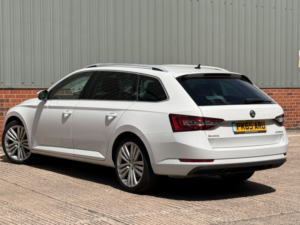 2015 Skoda Superb 2.0 Tdi Se L Executive DSG Auto 6spd Euro 6 (s/s) 5dr in White — image 2
