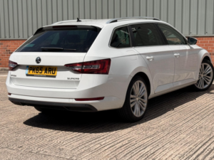 2015 Skoda Superb 2.0 Tdi Se L Executive DSG Auto 6spd Euro 6 (s/s) 5dr in White — image 3