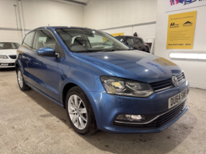 2014 Volkswagen Polo 1.0 Bluemotion Tech Se in Blue — image 3