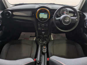 2018 MINI Hatch Cooper D 5-Door. 2 Owners. Low Mileage. Sat Nav. Park Assist. MINI Service History. in Grey — image 4