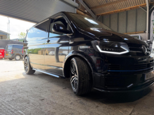 2018 Volkswagen Transporter 2.0 Tdi T28 Bluemotion Tech Trendline Fwd Swb Euro 6 (s/s) 5dr in Black — image 2