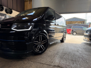 2018 Volkswagen Transporter 2.0 Tdi T28 Bluemotion Tech Trendline Fwd Swb Euro 6 (s/s) 5dr in Black — image 3